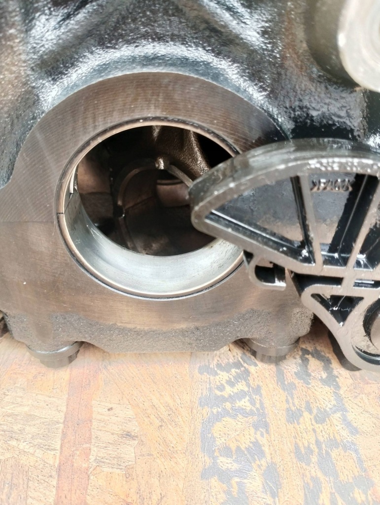 Блок двигателя низ  поршни ssangyong tivoli 1.6d e-xdi d16dtf в Украине