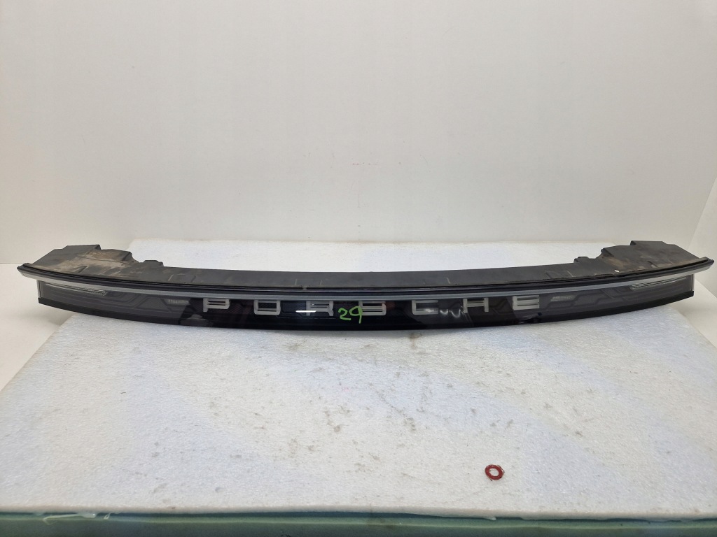 фото №1, Porsche taycan 9j0945081p лампа задняя задняя накладка