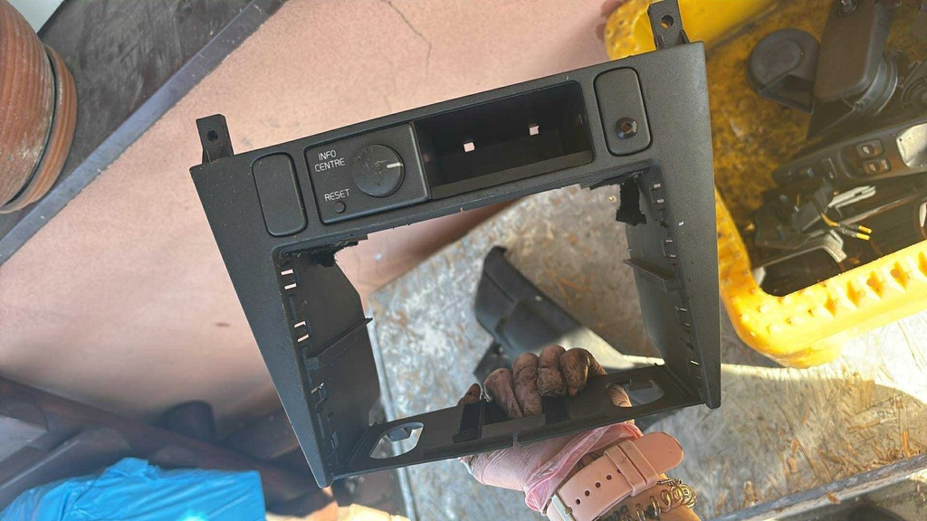 фото №1, Рамка радио volvo v40 30613736 консоли корпус панель переключатель