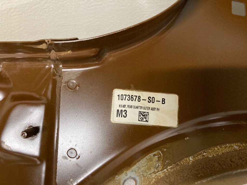 Обшивка правое задние tesla 3 Оригинал