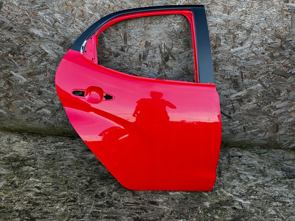 фото №1, Toyota yaris iv дверь правое задняя задние