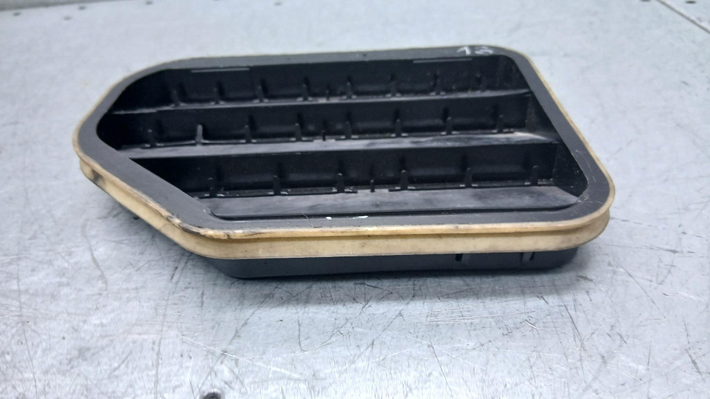 фото №6, Решётка вентиляционная правая 7n51-a280b62-ab volvo v50 04-12r