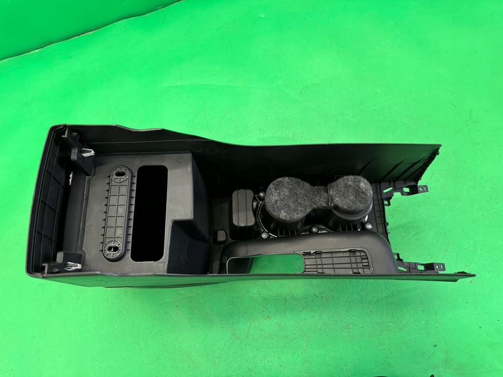 фото №8, Туннель средний подлокотник кожаный 84610-3x020 hyundai elantra v 10-16 eu