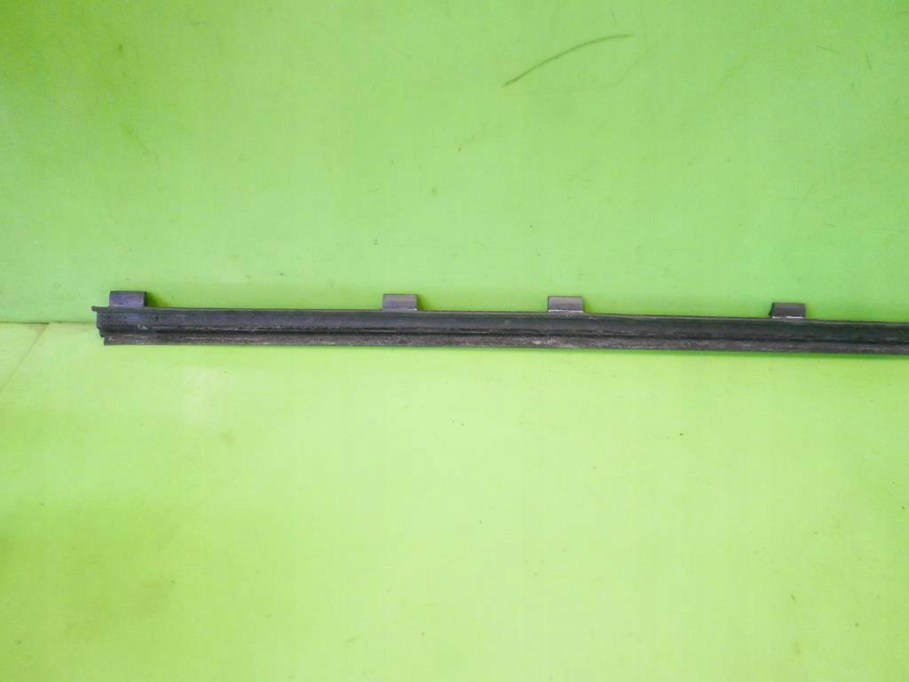 фото №8, Молдинг уплотнитель левая перед vw polo iv 9n hb 3d