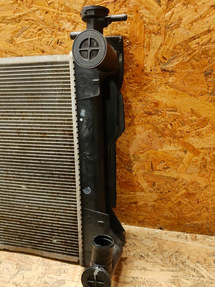 Радіатор води toyota corolla 2014-2020 aa422136-2860 Зі Шроту