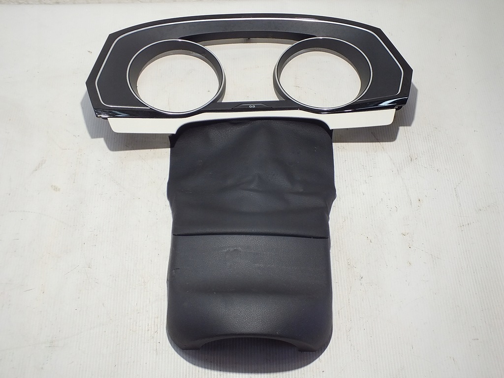 фото №1, Защита корпус спидометра volkswagen оригинальный номер 3g1858366