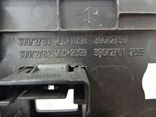 Opel crossland x разъём usb port 12v 39072760 с Разборки