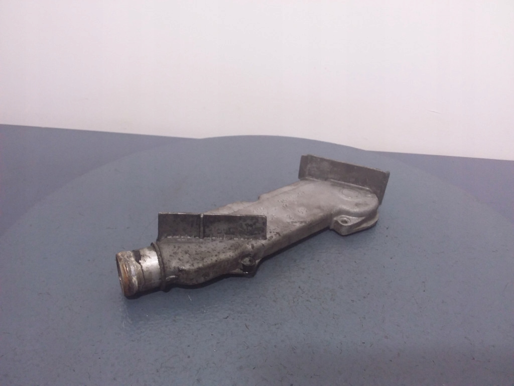 фото №1, Audi a8 d3 3.7 v8 патрубок корпус термостата 077121121c