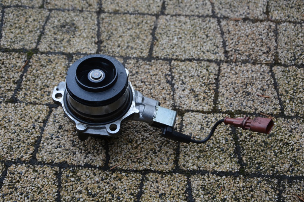 фото №1, Насос воды vw golf 7 vii 04l121011