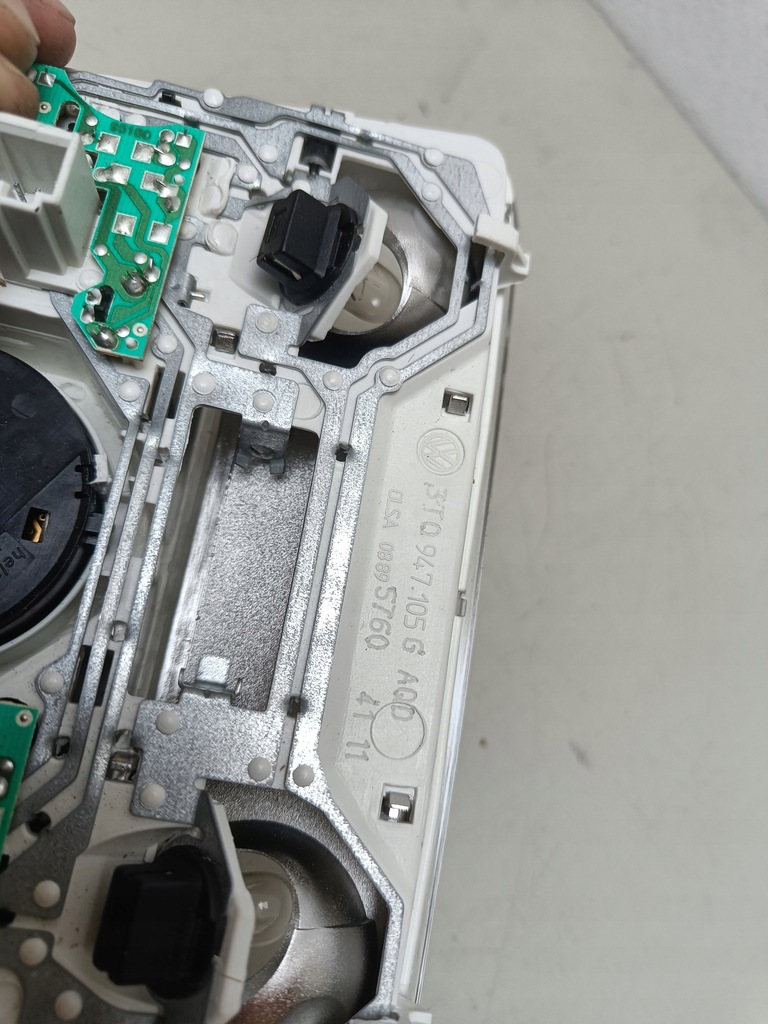 фото №11, Лампа освещение кабины skoda superb 2 yeti панель люк 3t0947105g