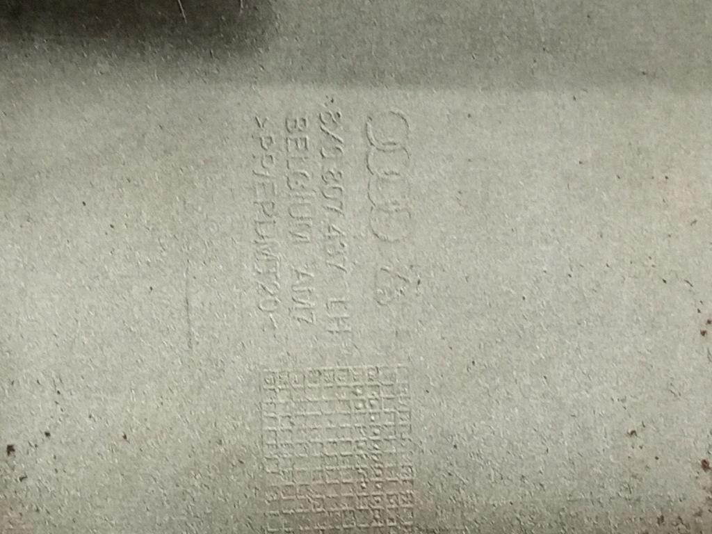 8x0807437 уголок бампера ewy перед audi a1 белый в Украине