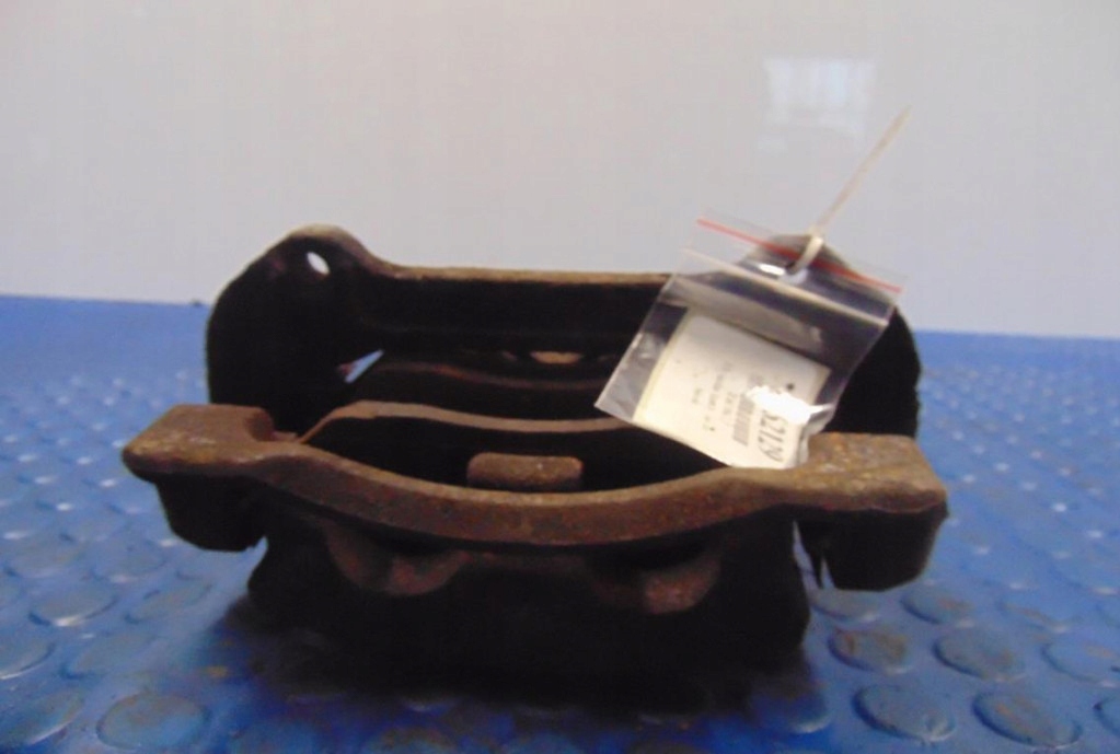 фото №3, Hyundai santa fe ii 2.2crdi суппорт левый перед