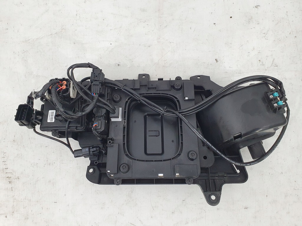 фото №11, Hyundai kona electric 18- крышка зарядки разъём