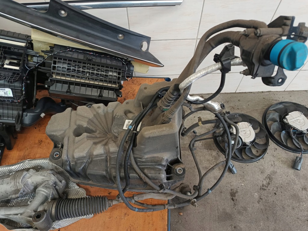 Купити Opel insignia b 2.0cdti бак adblue з насос 84892999