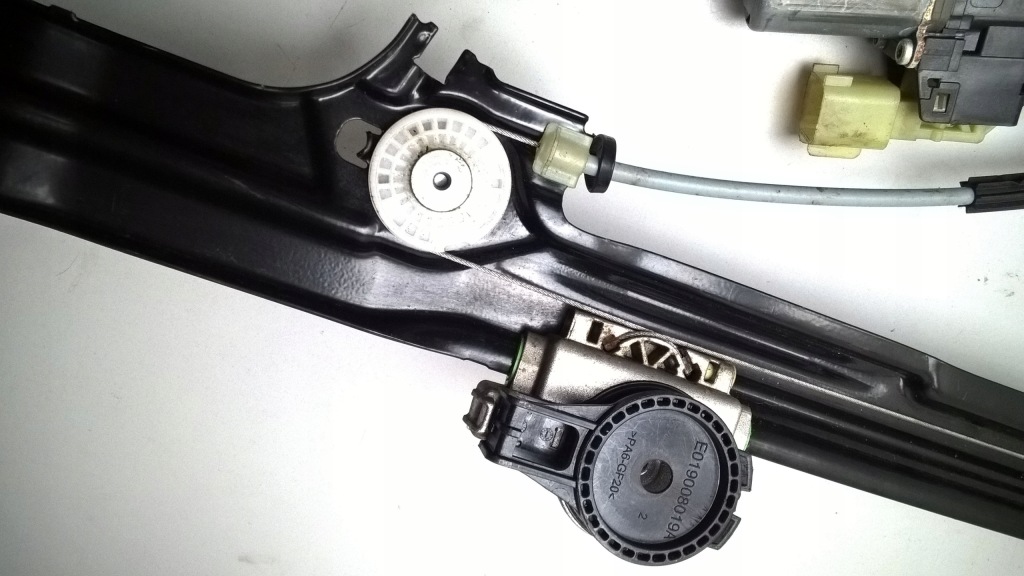 Maserati levante gts modena s подъемник стекло дверь левый задний  оригинальный номер 670176159 Киев