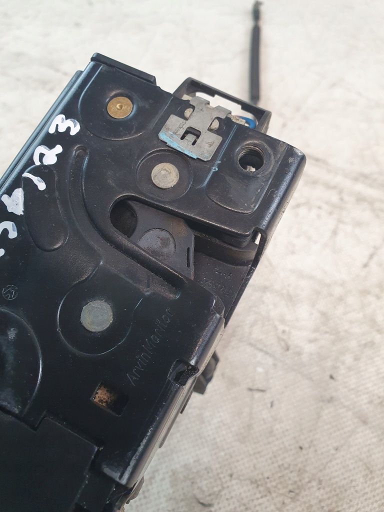 фото №15, Замок дверь правый перед оригинальный номер 3d1837016 seat toledo iii 05r.