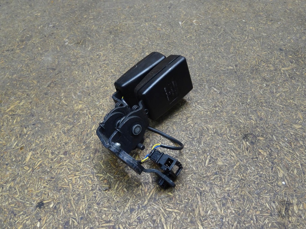 фото №11, Audi s3 a3 8v кліпса ременів задня задніх задня 8v0857739