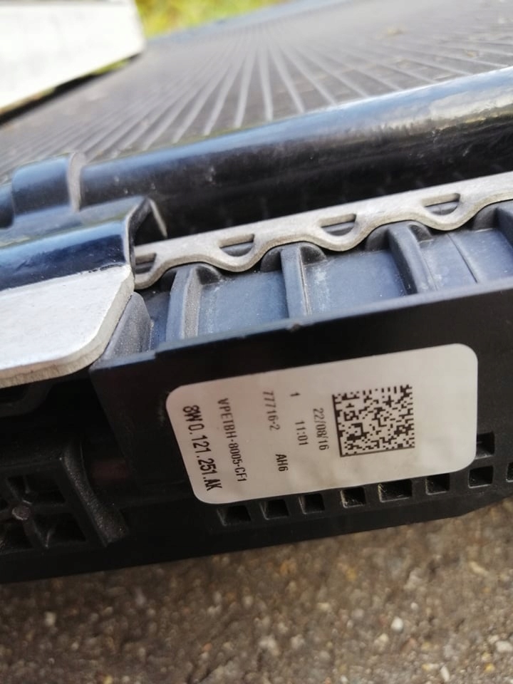 Оригинал радиатор воды audi a5 a6 q7 8w0121251ak в Украине