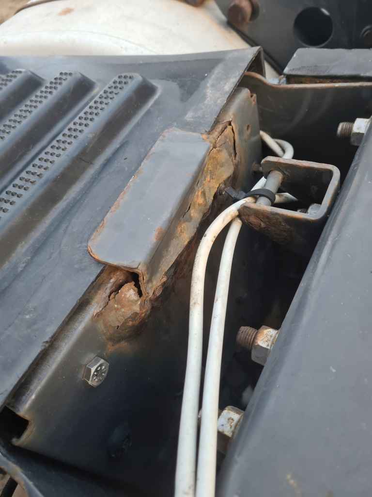 фото №9, Основание кронштейн коробка аккумуляторов renault premium magnum dxi