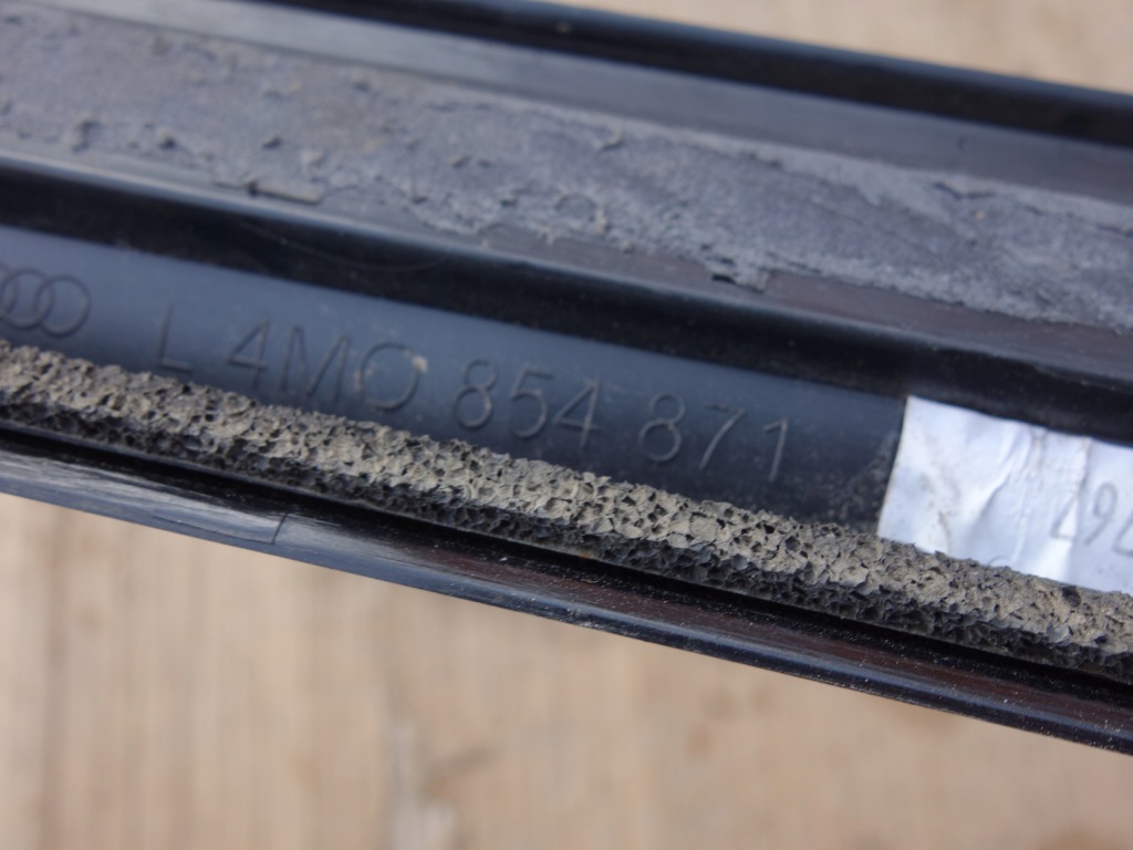 Молдинг кришки захист лампи q7 рестайлінг  4m0 комплект . Оригінал