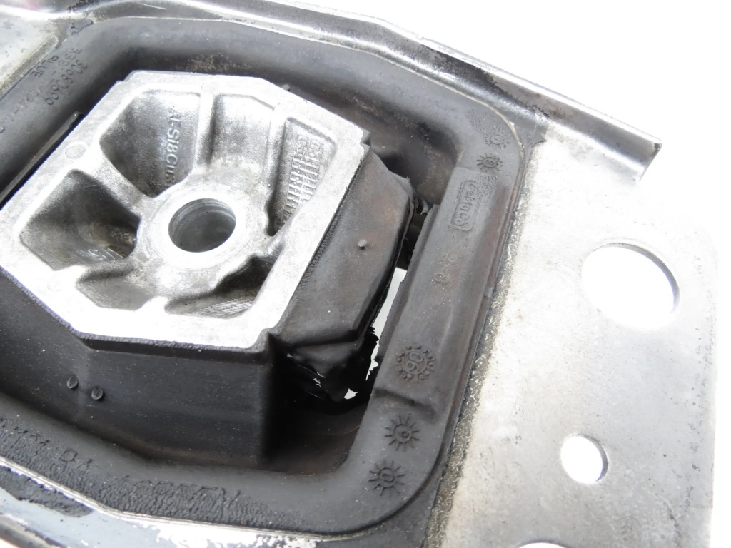 фото №11, Подушка кронштейн кронштейн коробки передач volvo v70 iii s80 ii 2.0f