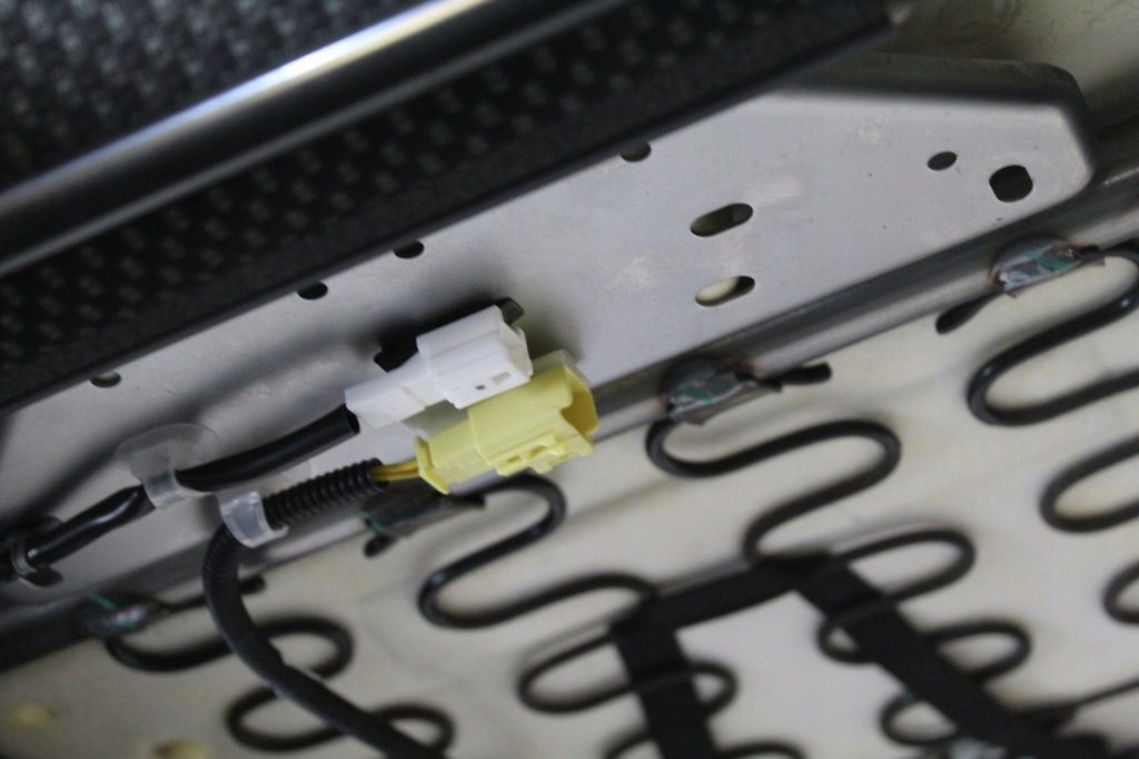 фото №4, Сидіння салон оббивка renault alaskan