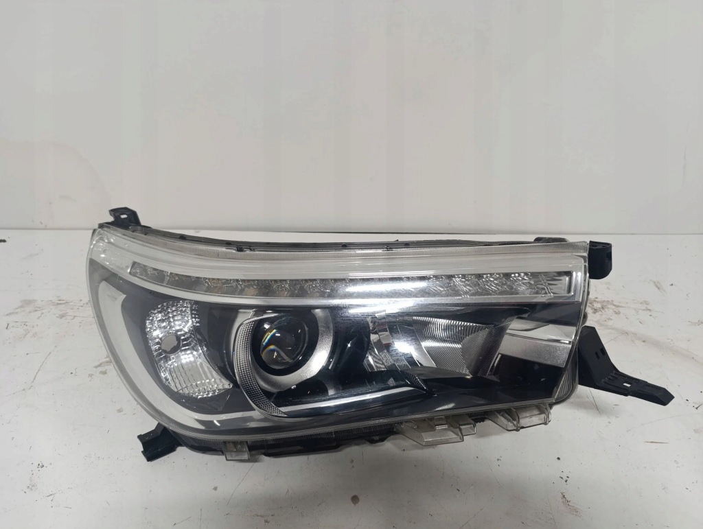 фото №1, Лампа правая передняя toyota hilux viii 8 full led 15-20