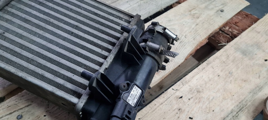 Купить A6 c6 рестайлинг  радиатор интеркулер левая левый перед 3.0 tdi 4f0145805af