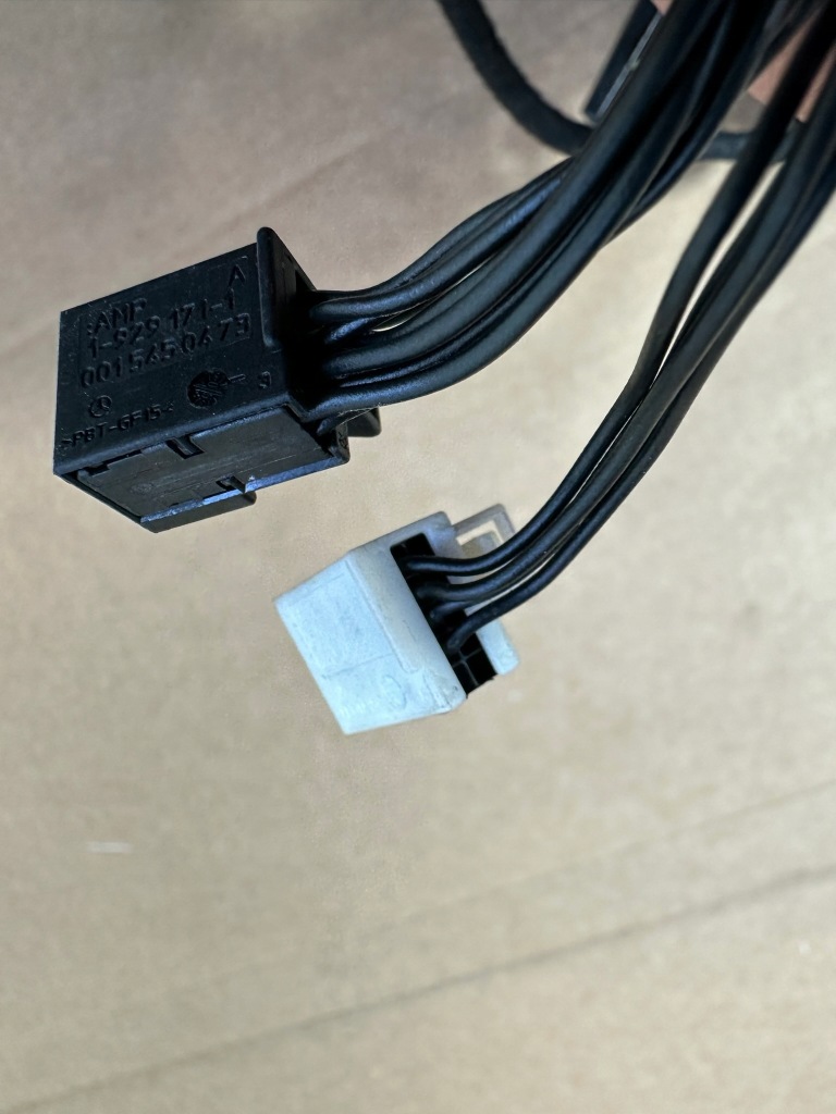 Дзеркало правий перед, праве передні mercedes ml w164 6.3, c197,15pin,eu Ціна