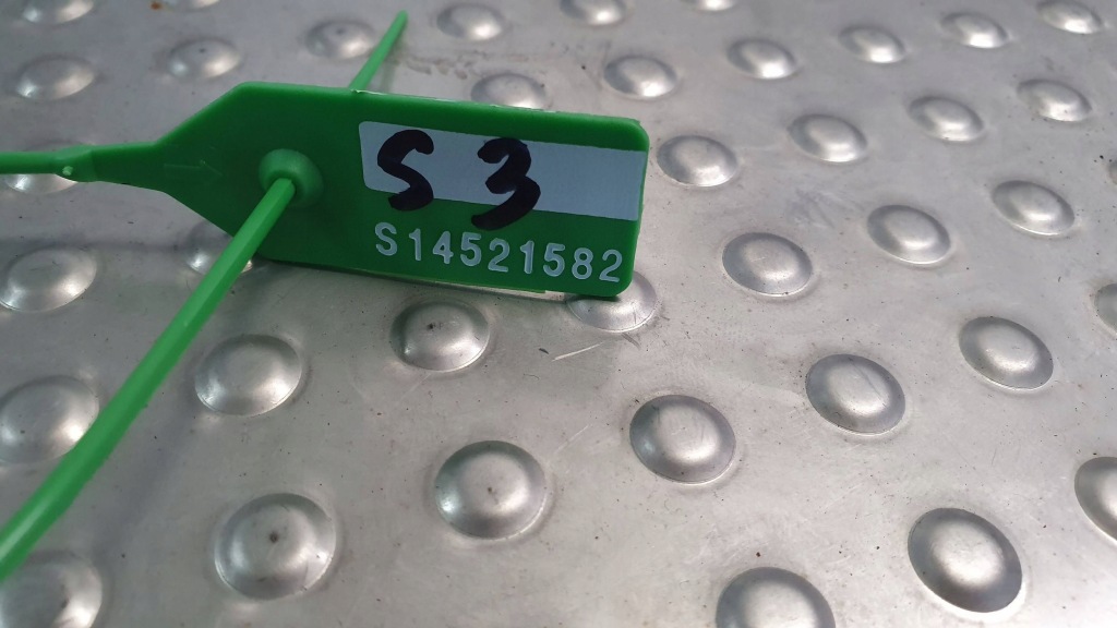 Купить Решётка радиатора решётка радиатора 9086406 saab 9000 рестайлинг  91-