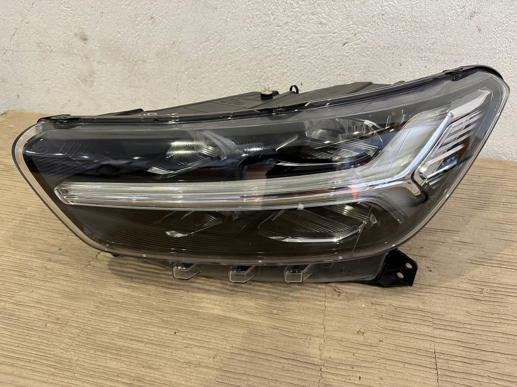 фото №1, Volvo xc40 лампа mid led ліва комплектна 31655989