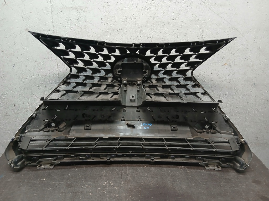 Решётка радиатора решётка радиатора lexus ux 53104-75750 Оригинал