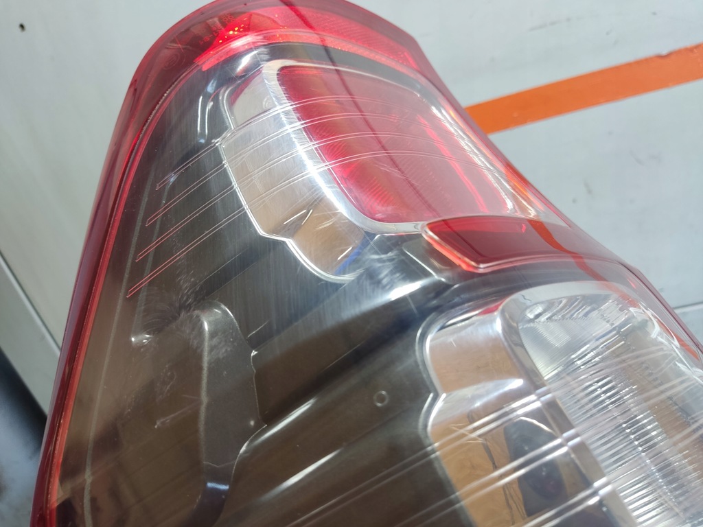 фото №5, Ford ranger iv лампа правая задняя uk