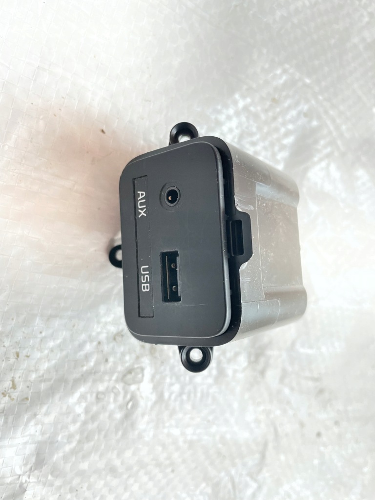 фото №1, Kia carens iv роз'єм usb 96120-a4000