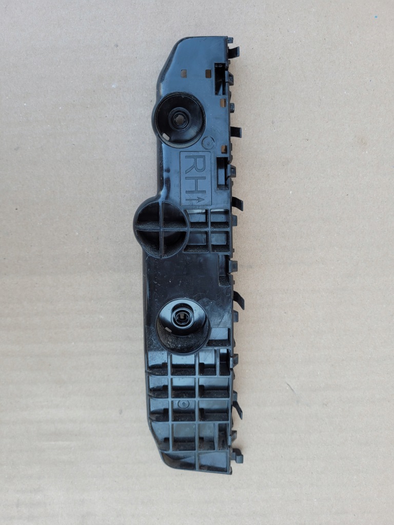 Купити Напрямна бампера правий задня nissan micra k14 19 rok