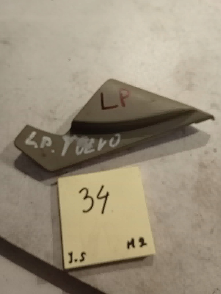 фото №1, Volvo v40 31391028 трикутник заглушка крила лівий