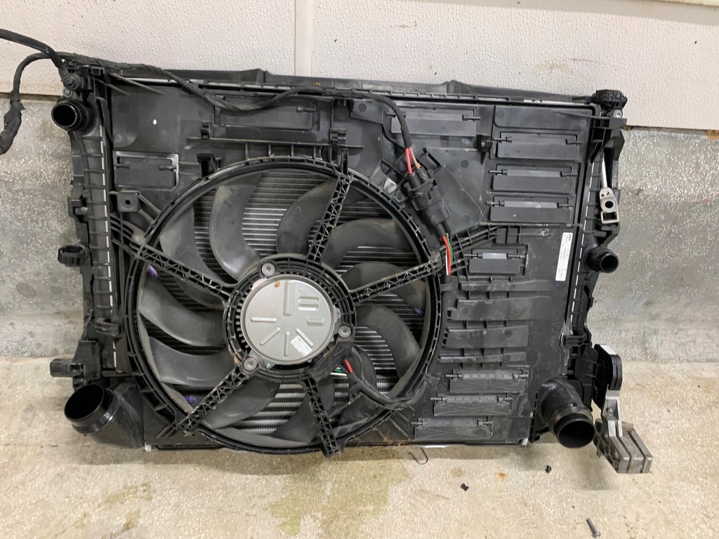 фото №10, Bmw x1 u11 kompletny перед радіатор pas передній led