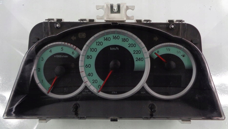 фото №1, Toyota corolla verso ii 2.2 счетчик приборная панель europa