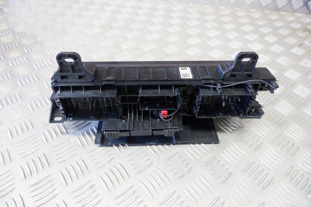 фото №8, Коробка запобіжників tesla model s 103440500d electric 276kw 2016