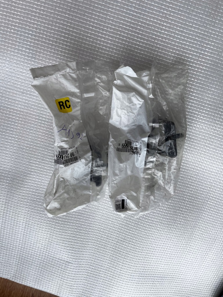 фото №4, Peugeot 208 ii 2021 петли крышки багажника kpl