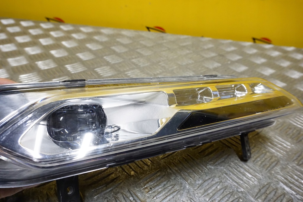 Vinfast vf8 2021 - противотуманная фара лампа левая led америка Цена