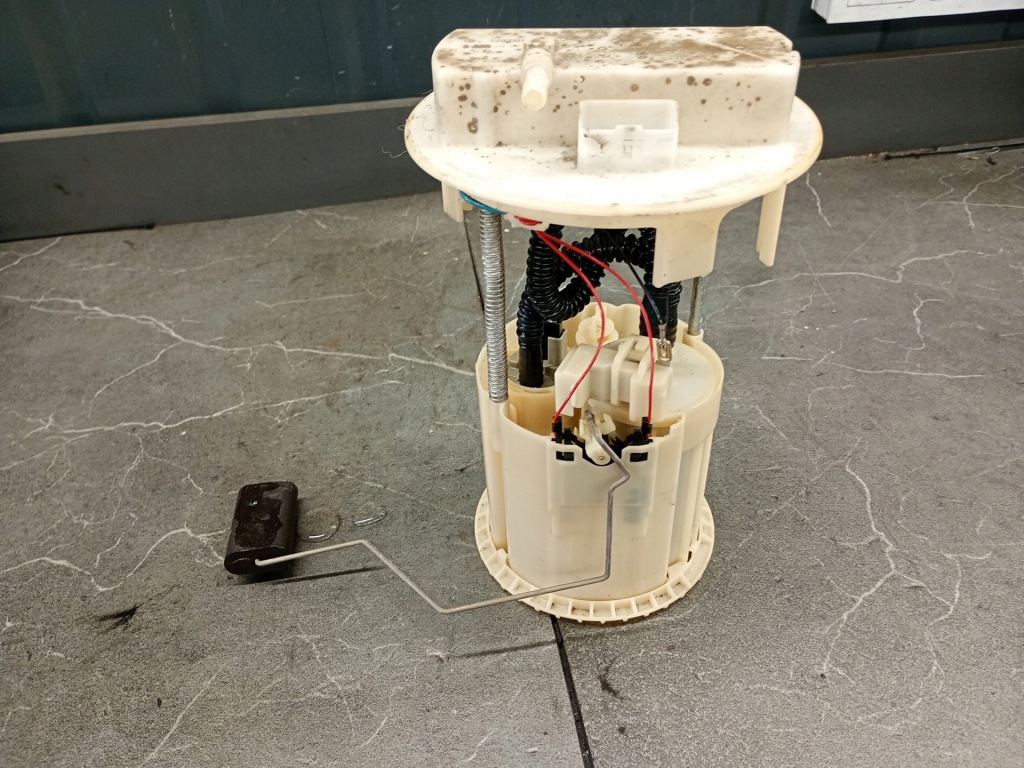 фото №1, Насос топлива поплавок citroen c2 1.1 8v 0580314017 3