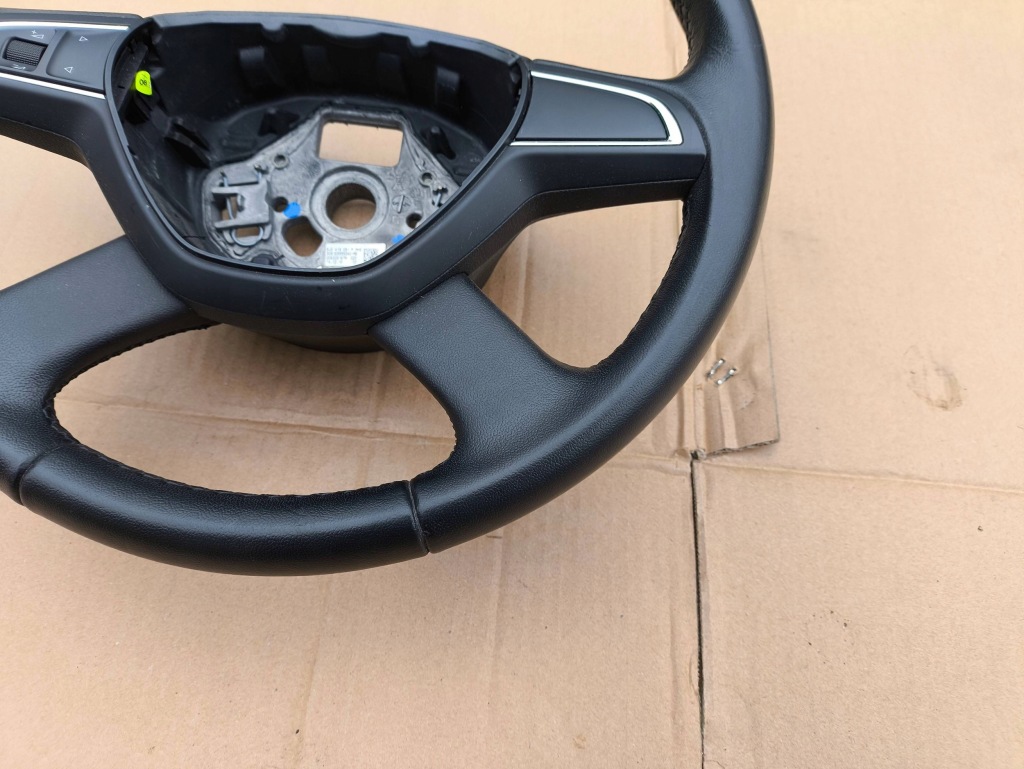 фото №4, Повітропровід skoda rapid шкіра ładna jak nowa оригінал