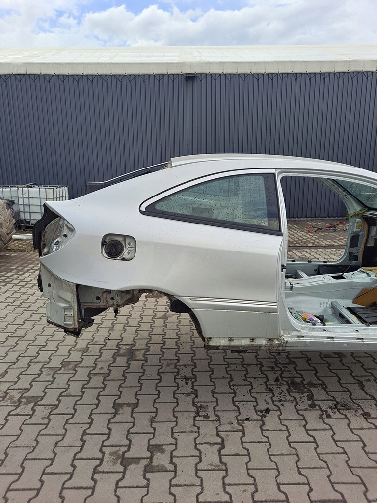 фото №1, Чверть крила правий задня mercedes clc cl203