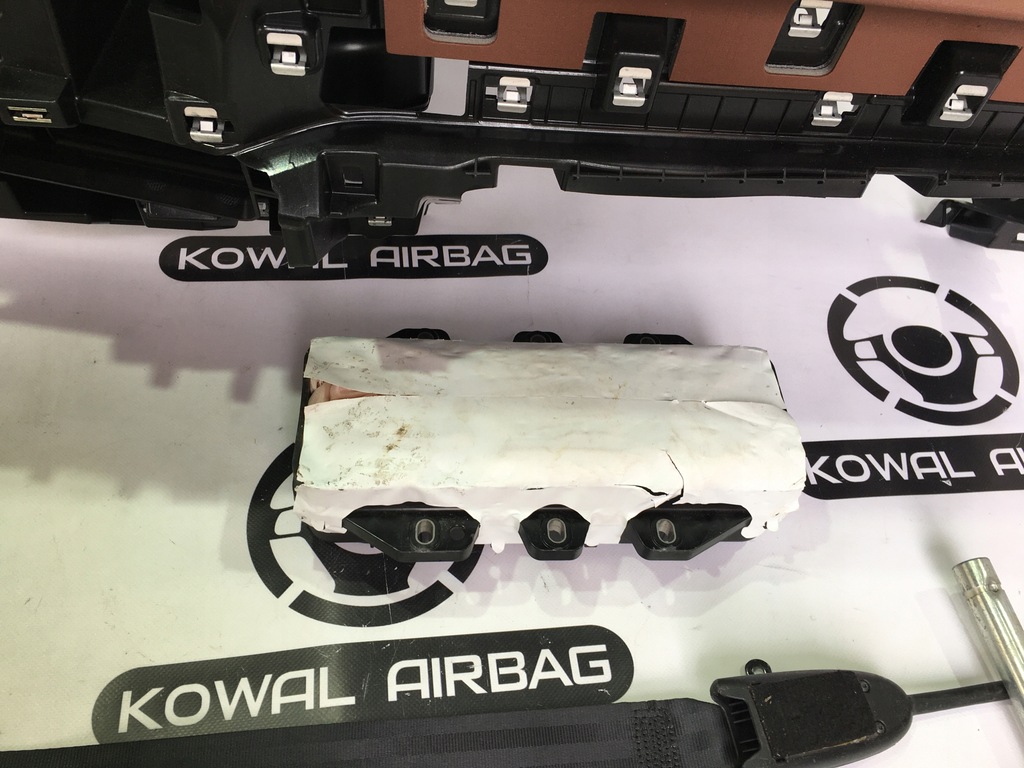 фото №6, Vw id5 id 5 панель приладів консоль подушка безпеки подушки безпеки ремені оригінал демонтаж