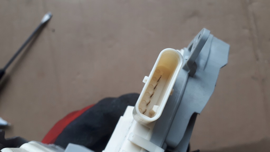 фото №7, Audi оригінальний номер 8j1837016d замок двері pin