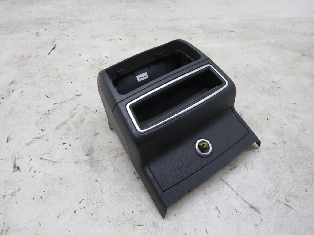 фото №1, Заглушка туннель разъём 12v audi a7 4g 4g0863300