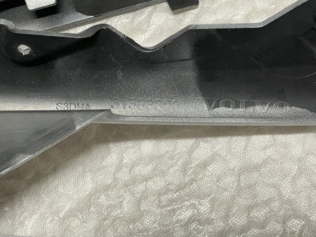 фото №10, Набор nowe оригинальные решётки бампера + молдинг правая i левая volvo xc90