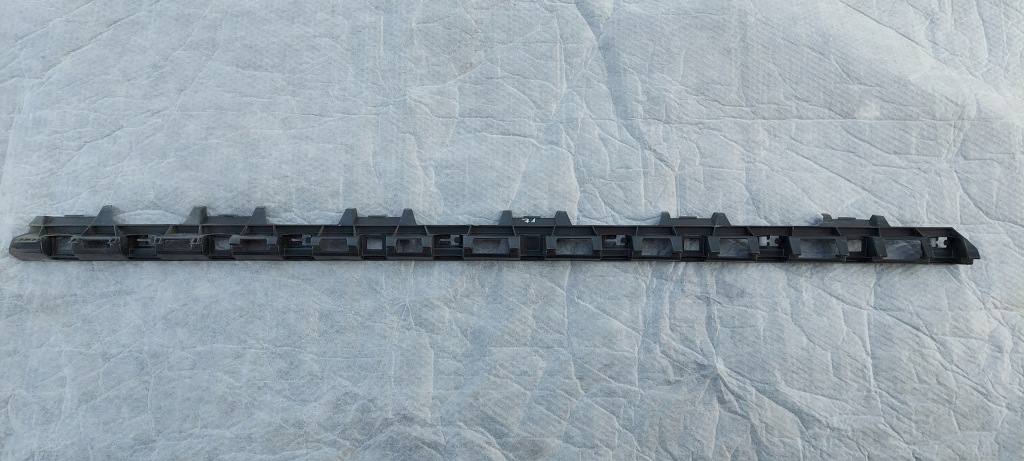 фото №1, Vw passat b8 кронштейн накладки порога 3g0853946c