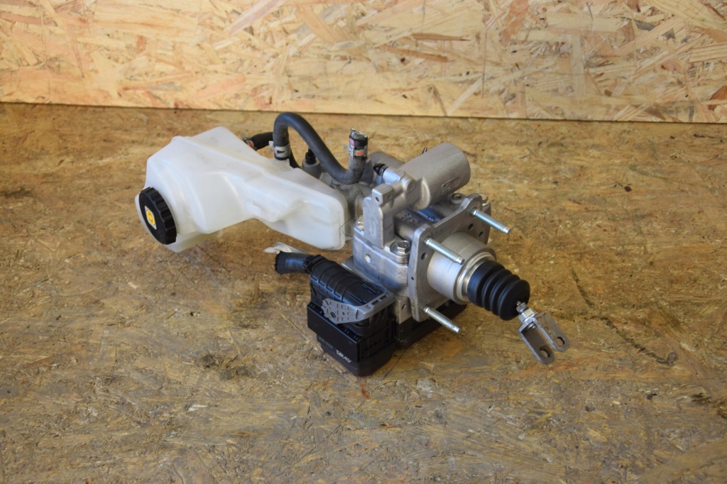 Насос гальмівна lexus ux 250h 5tyśkm 20r nowa в Україні